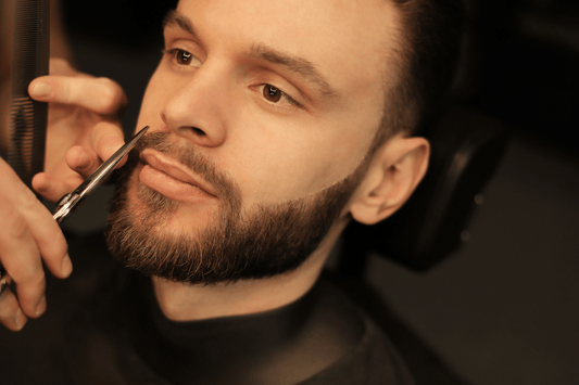 Secretos para el Cuidado Perfecto del Bigote para Novios